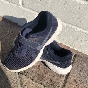 Nike boys running shoes